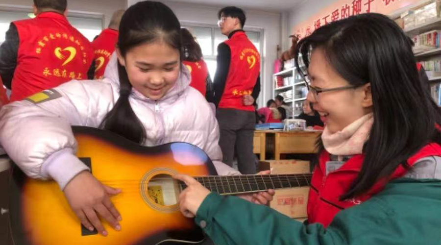 果然視頻| 冬日暖心！棲霞市20名孩子收到“新年心愿”禮物